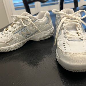 NEW BALANCE Women’s Suze 7 White and Blue Athletic Court or Tennis Shoes